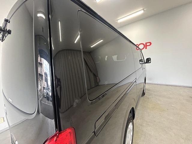 Toyota Hiace Van 12