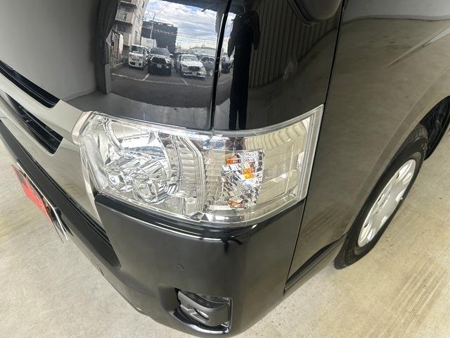 Toyota Hiace Van 6