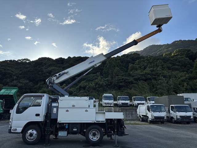 Isuzu Elf 8