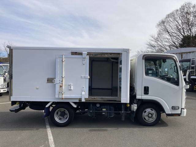 Isuzu Elf 7