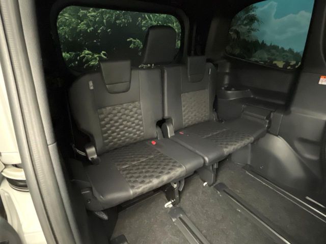 Toyota Voxy 11