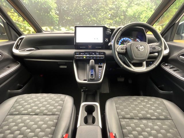 Toyota Voxy 2