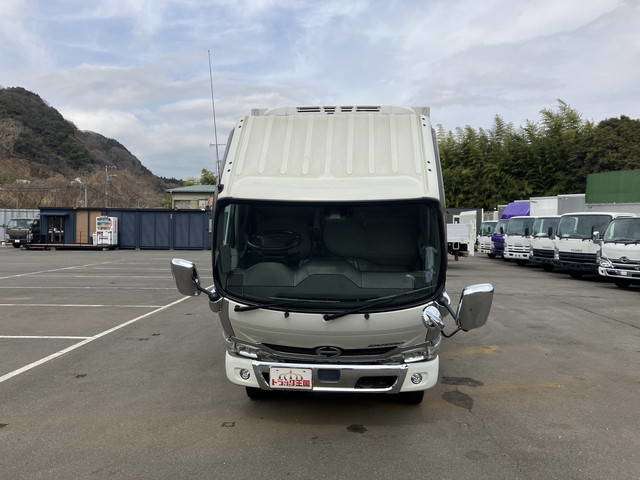 Hino Dutro 8