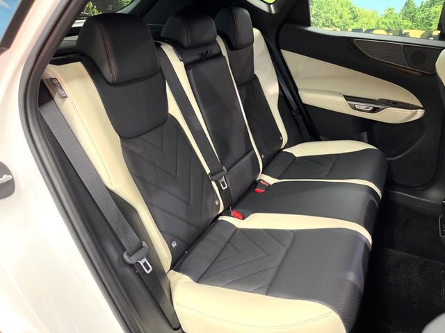 Lexus NX 11