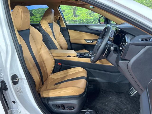 Lexus NX 8