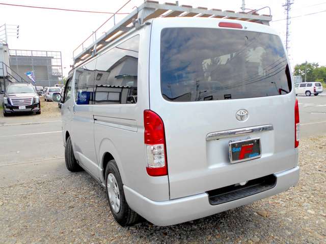 Toyota Hiace Van 11