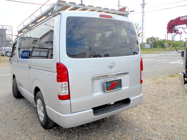 Toyota Hiace Van 12