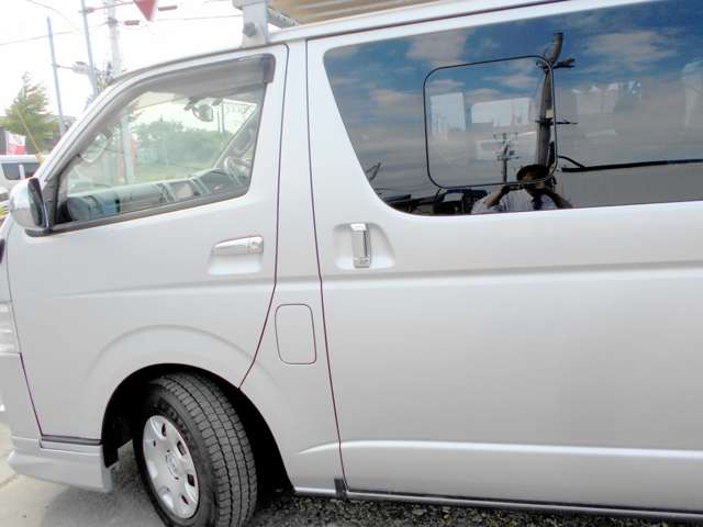 Toyota Hiace Van 5