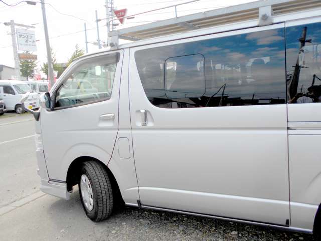 Toyota Hiace Van 6