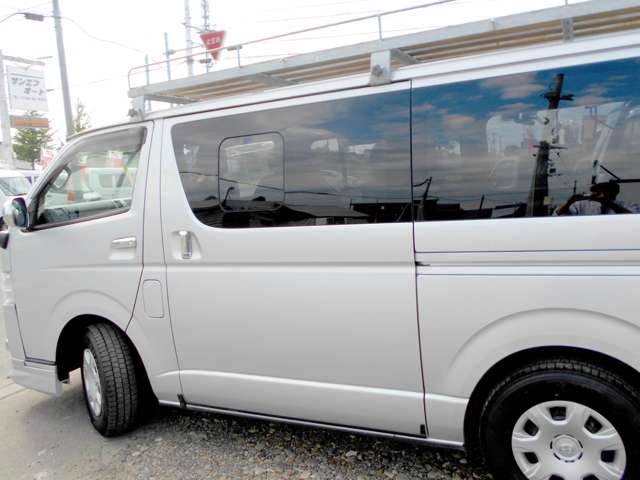 Toyota Hiace Van 7