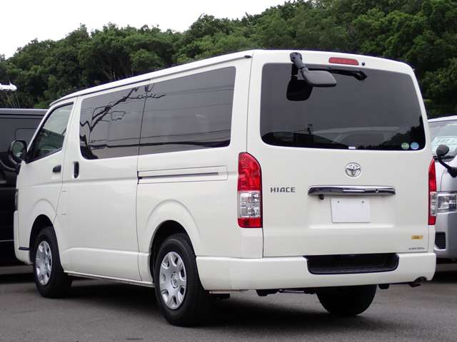 Toyota Hiace Van 7