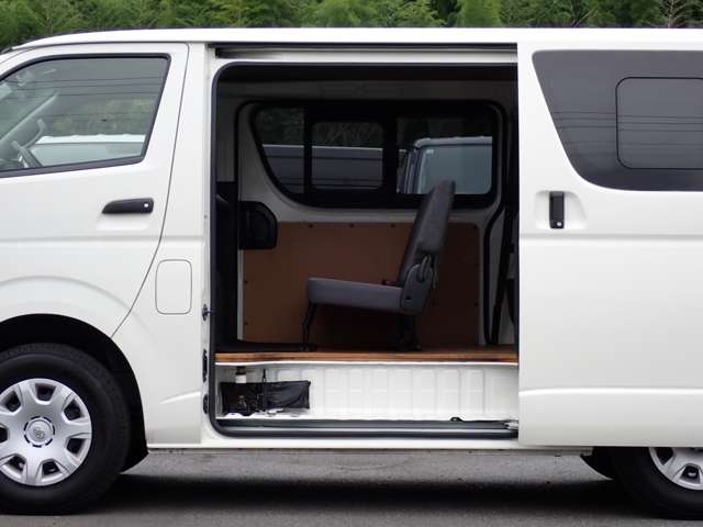 Toyota Hiace Van 8