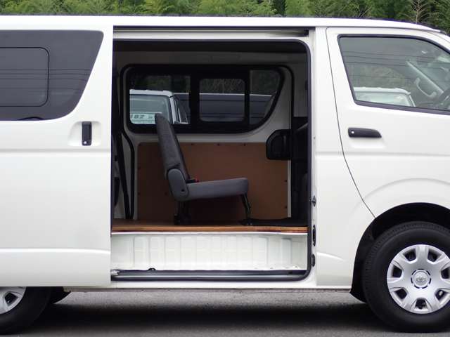 Toyota Hiace Van 9