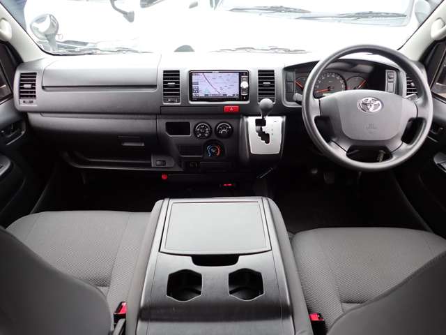 Toyota Hiace Van 10