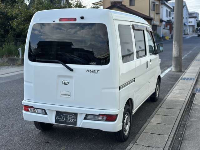 Daihatsu Hijet Cargo 5