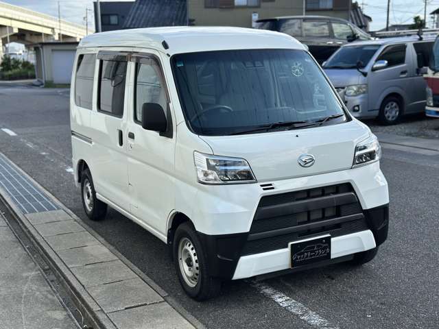 Daihatsu Hijet Cargo 6