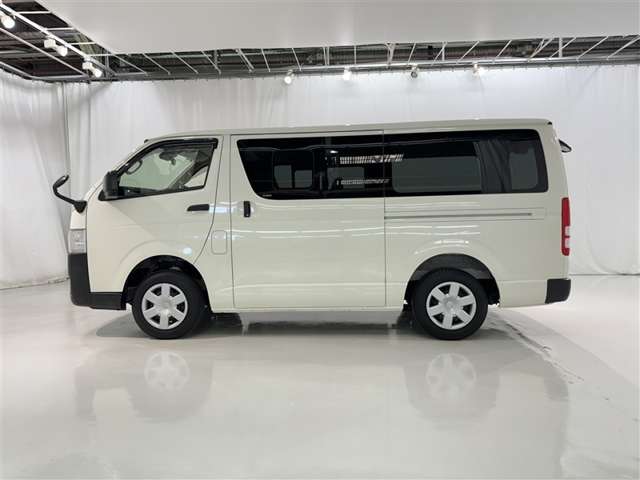 Toyota Hiace Van 5