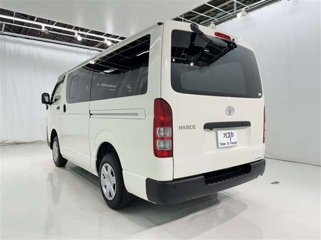 Toyota Hiace Van 6
