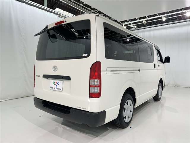 Toyota Hiace Van 7