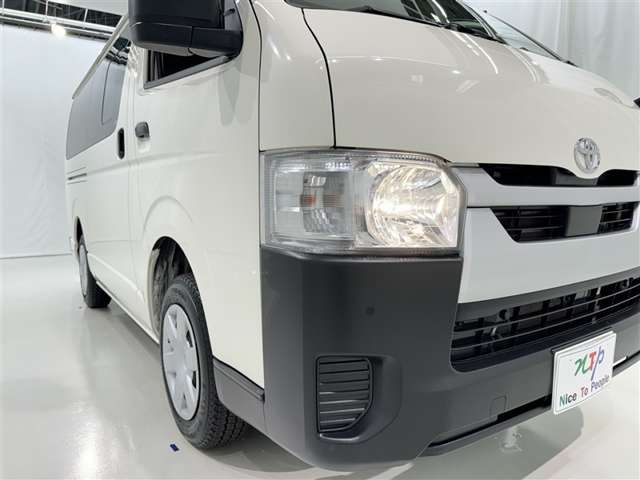 Toyota Hiace Van 8