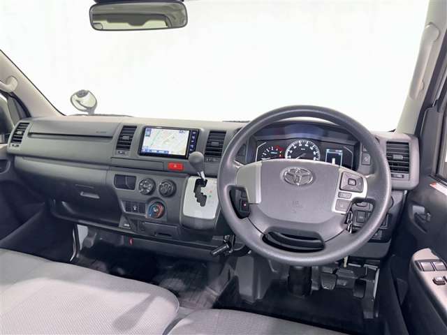 Toyota Hiace Van 9