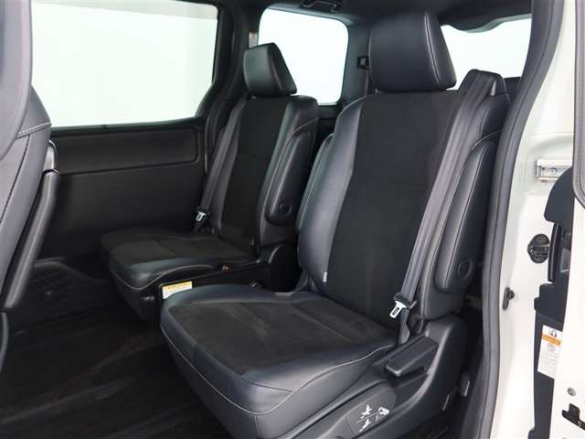 Toyota Noah 12