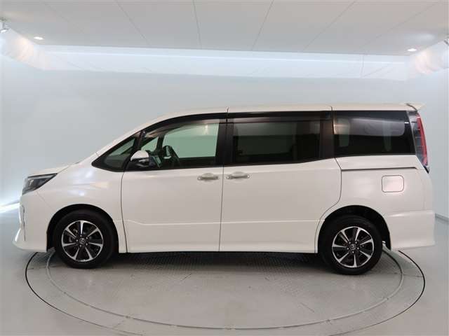 Toyota Noah 3