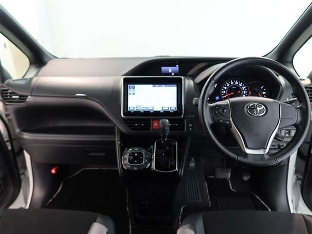 Toyota Noah 8