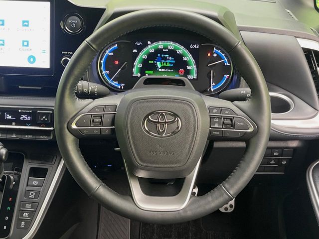 Toyota Voxy 11