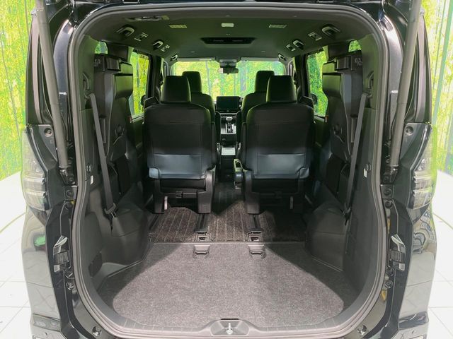 Toyota Voxy 10