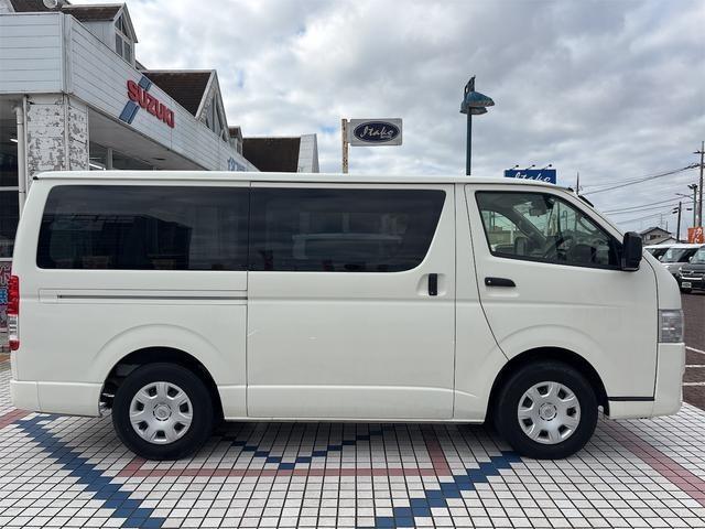 Toyota Hiace Van 12