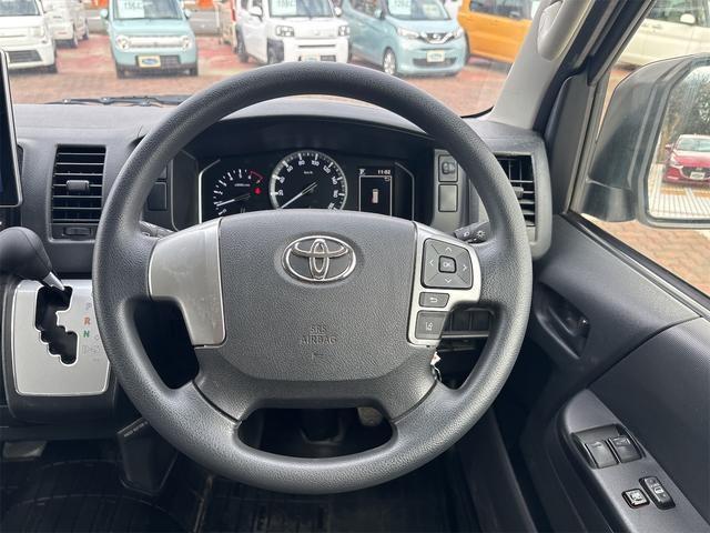 Toyota Hiace Van 4