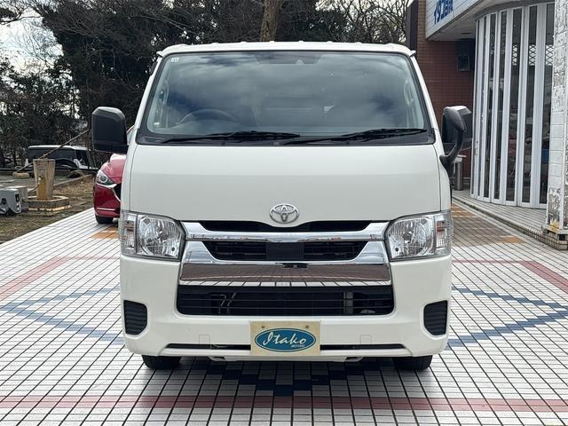 Toyota Hiace Van 6