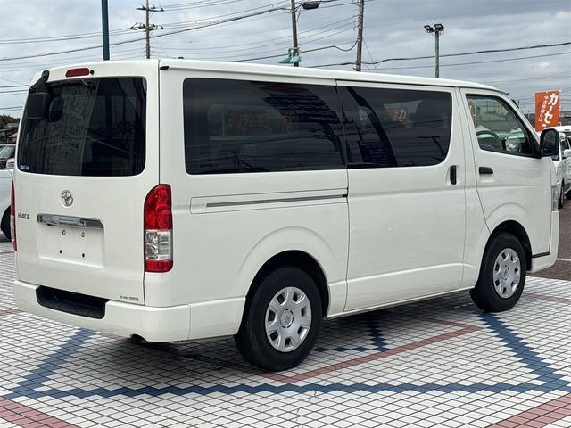 Toyota Hiace Van 8