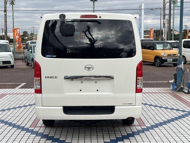 Toyota Hiace Van 9