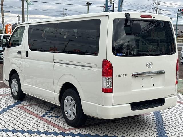 Toyota Hiace Van 10