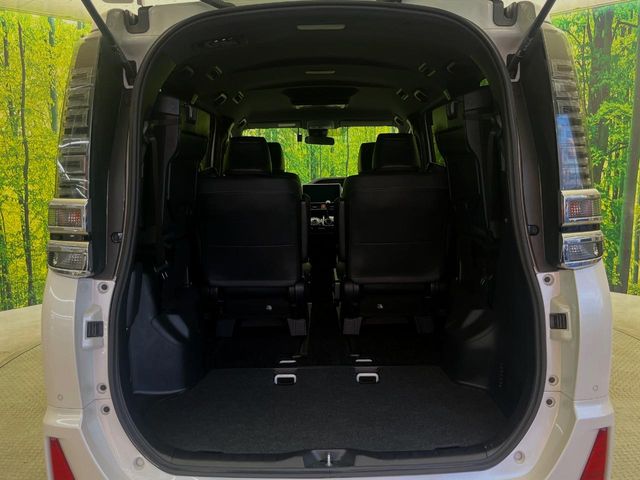Toyota Voxy 11