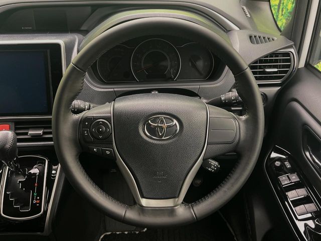 Toyota Voxy 12