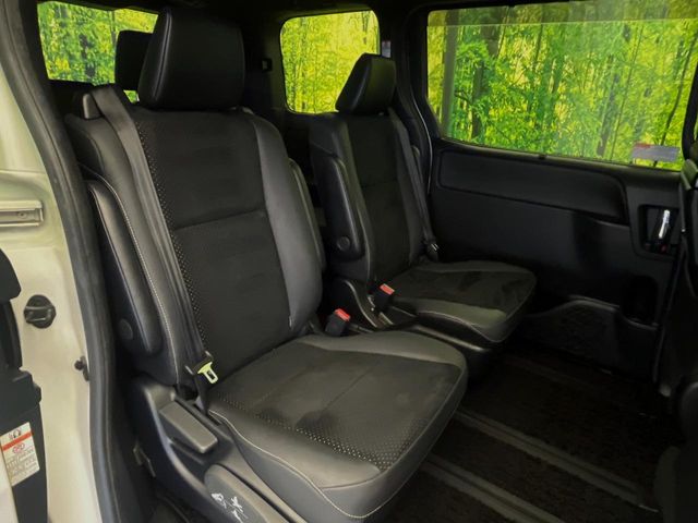 Toyota Voxy 9