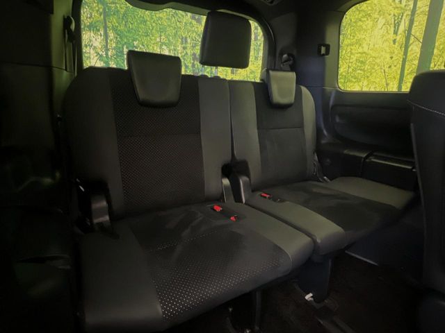 Toyota Voxy 10