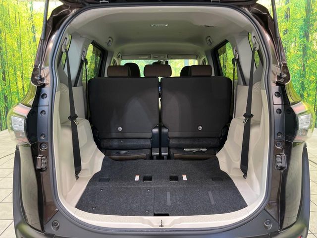 Toyota Sienta 11