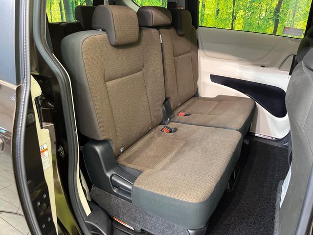 Toyota Sienta 9