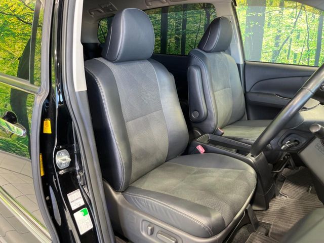 Toyota Estima 8
