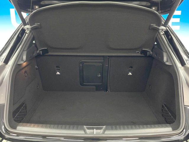 Mercedes-Benz GLA-Class 11