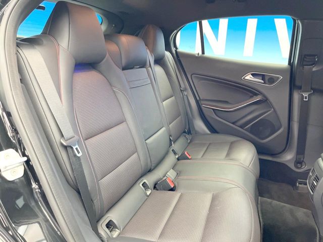 Mercedes-Benz GLA-Class 10