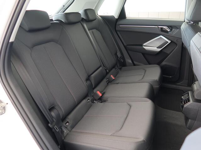 Audi Q3 11