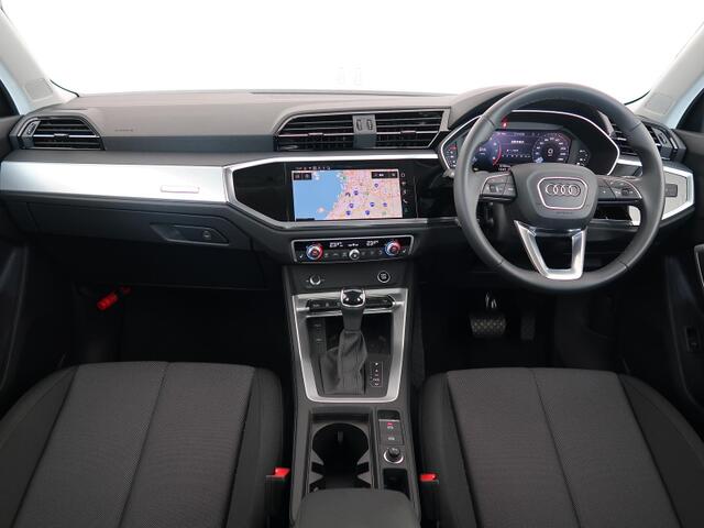 Audi Q3 8