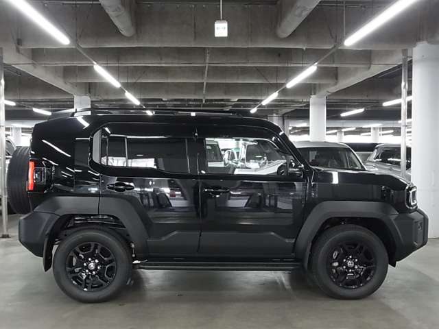 Toyota Land Cruiser FJ 12