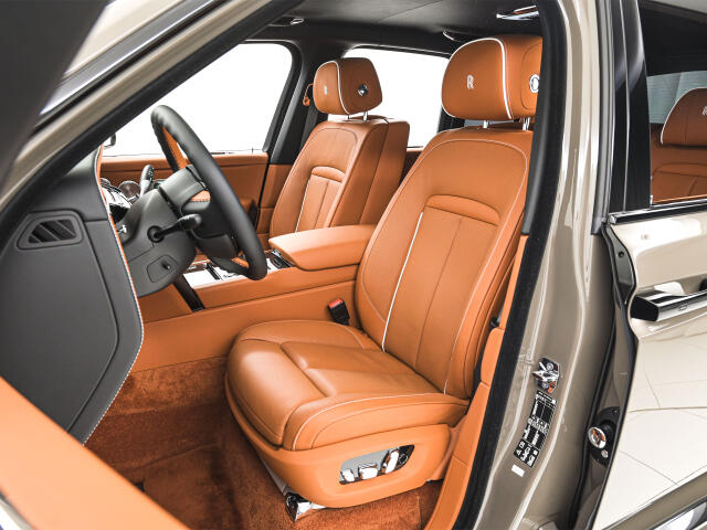 Rolls-Royce ブラックバッジカリナン 12