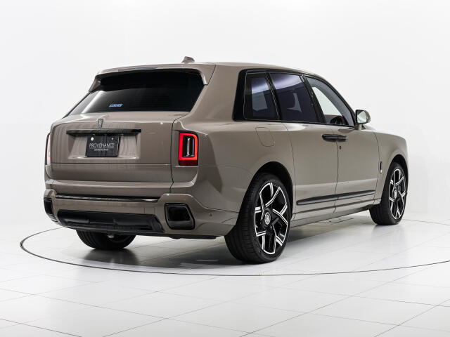 Rolls-Royce ブラックバッジカリナン 5
